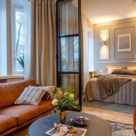 Luxury Getaway - One-bedroom W Fireplace Apartment