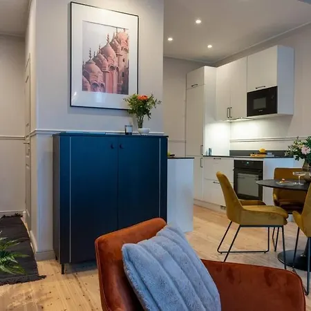 Luxury Getaway - One-bedroom W Fireplace * Helsinki