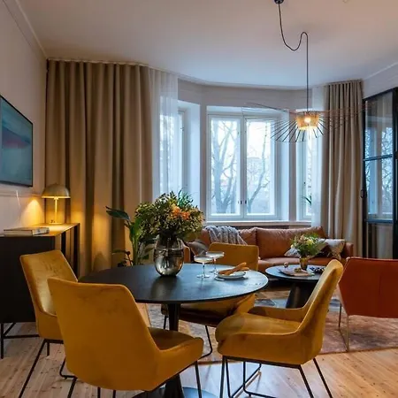 Apartment Luxury Getaway - One-bedroom W Fireplace *