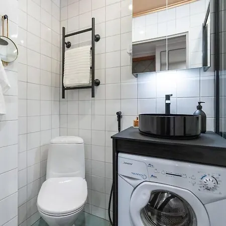 Luxury Getaway - One-bedroom W Fireplace * 赫尔辛基